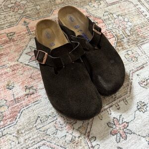 Birkenstock Bostons size 9